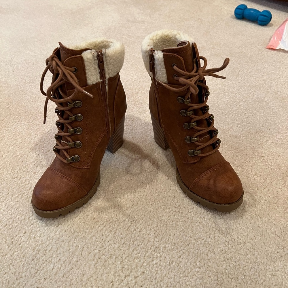 Womens heeled booties